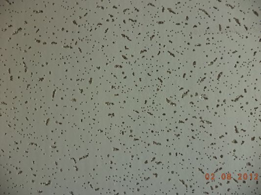 600*600mm Revestimento por pulverização acústico Fibra de lã mineral Caixa de telhado de azulejos para decoração