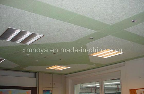 Placa de cimento de lã de madeira para revestimento de superfícies, para isolamento sonoro acústico e decorativo de tectos