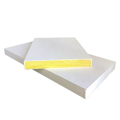 Tabuleiro de absorção sonora de fibra de vidro de borda quadrada / painel para teto T-Grid 600*600mm