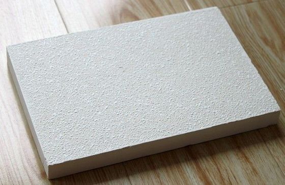 Painéis de azulejos de telhado de fibras minerais acústicas de lã de queda com linhas de listras