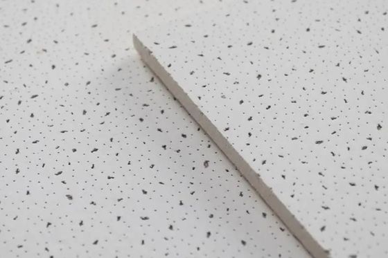 Desconto de azulejos de telhado quadrado Lata mineral acústica 300*300 para material de construção