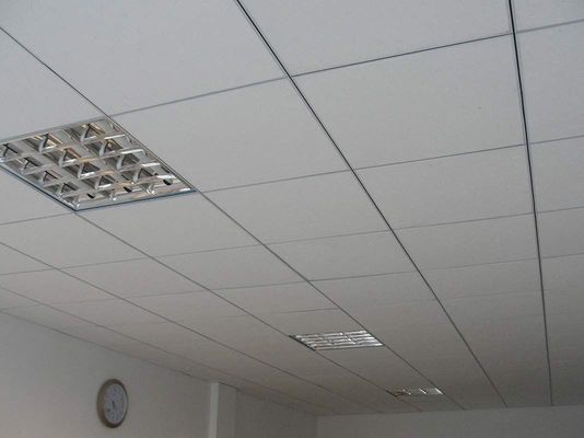 Chapa de teto quadrada com isolamento térmico e absorção acústica do som