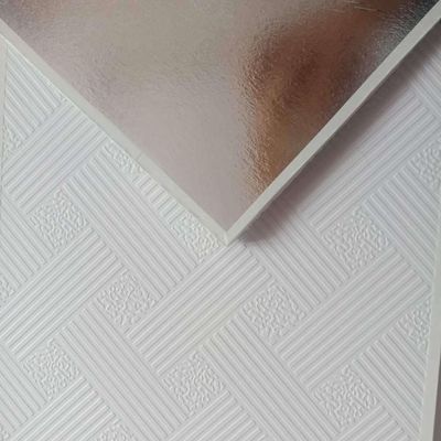 Chapa de teto quadrada com isolamento térmico e absorção acústica do som