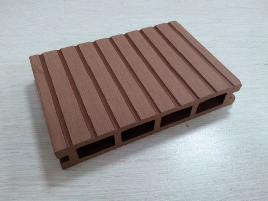 Padrão de grãos de madeira verde piso WPC sintético / madeira de plástico composto 90mm * 40mm