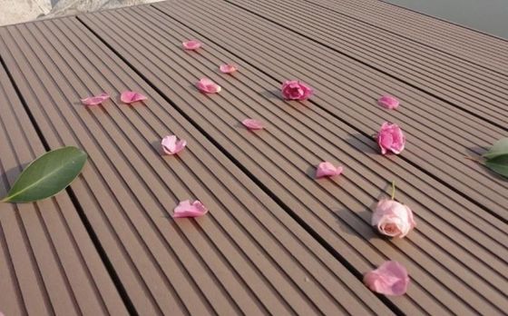 Deck de WPC para cercas externas/passeios pedonais/portões/jardins de diversões resistente às intempéries e ecológico