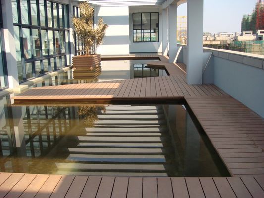 As placas de piso de WPC de superfície escovada melhoram a aparência e a funcionalidade do seu espaço