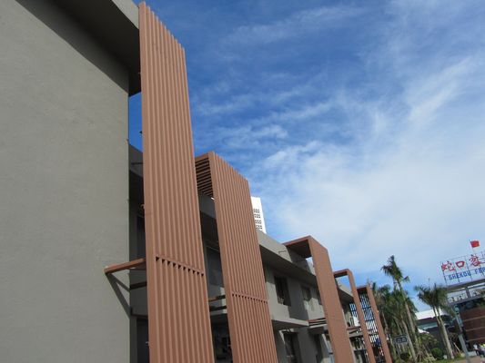 Cercas de pavimentação de madeira exterior de plástico composto WPC NY75 * 25 com padrão de grãos de madeira