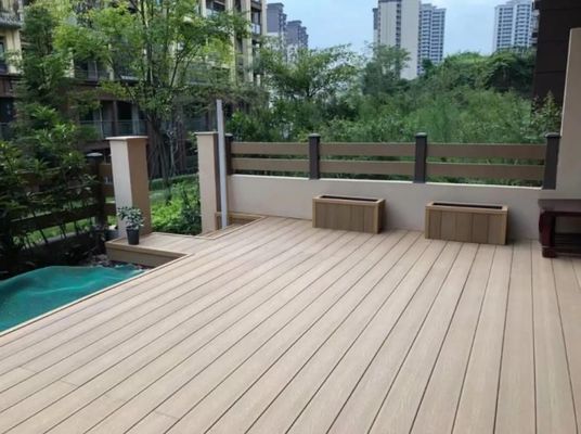 Decking composto de madeira WPC personalizado para decoração de jardim ao ar livre