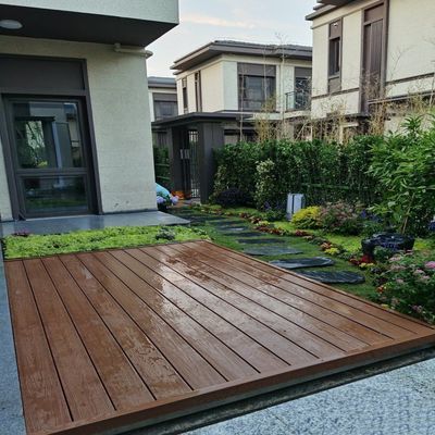 Taxa de expansão da absorção de água 2,5% Pavimento composto de madeira marrom plástico para jardim