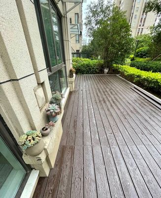 Taxa de expansão da absorção de água 2,5% Pavimento composto de madeira marrom plástico para jardim