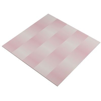 Melhore seu espaço com painéis de parede 3D modernos de absorção de som em vários projetos
