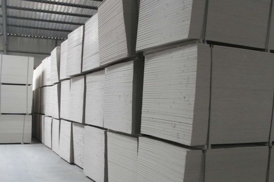 Placas de gesso de tecto resistentes à humidade e à ignição com isolamento acústico certificadas pela SGS