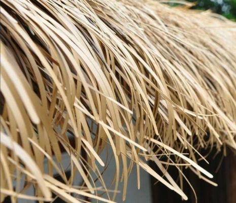 Solução de telhado de hotel Anti-UV Folhas de palma sintéticas Paisagem de telhado com material de nylon