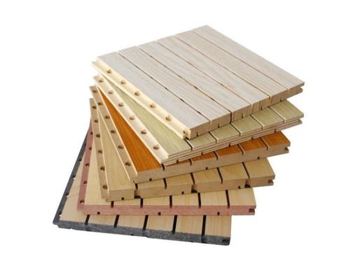 Painel de parede acústico de madeira com ranhuras de grau A1 à prova de fogo para isolamento acústico de cinema de hotel