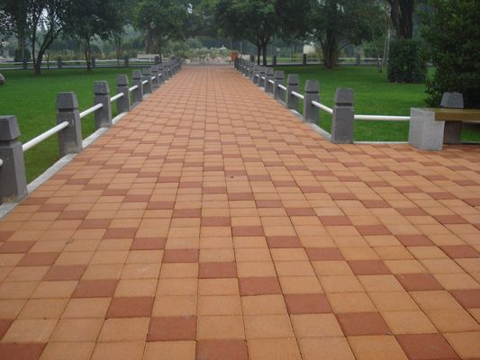 Taxa de absorção de água inferior a 6% Marrom Poroso Permeável Pedra de ladrilho de cascalho