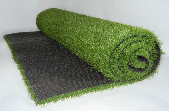 Carpete verde sintético de forma de fio curvado de classe internacional para interiores e exteriores