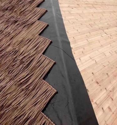 Polietileno azulejos curvos de forma irregular de palha para telhados de hotéis