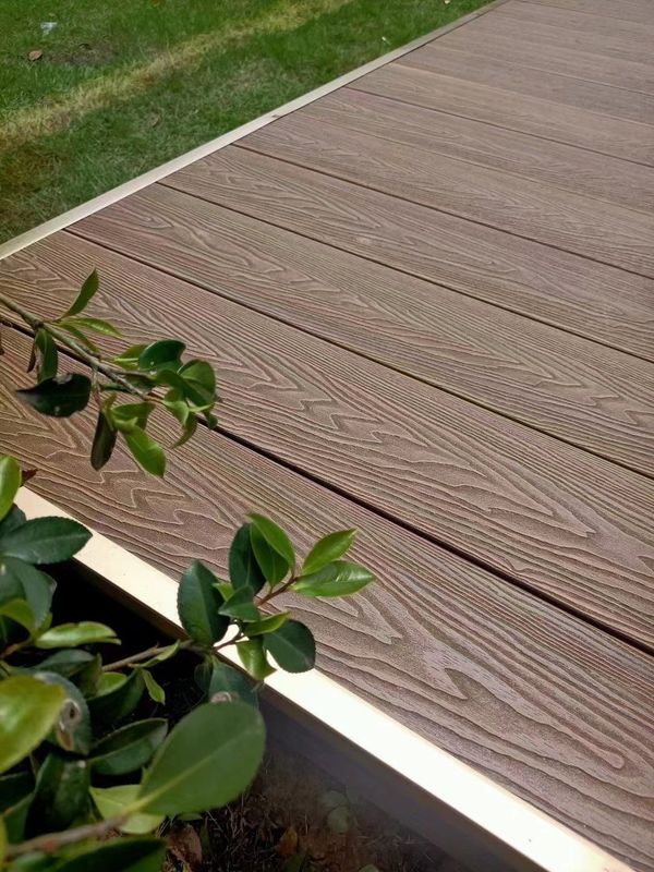 Madeira plástico composto WPC vedação e pergola pilar decorativo superfície marrom acabado