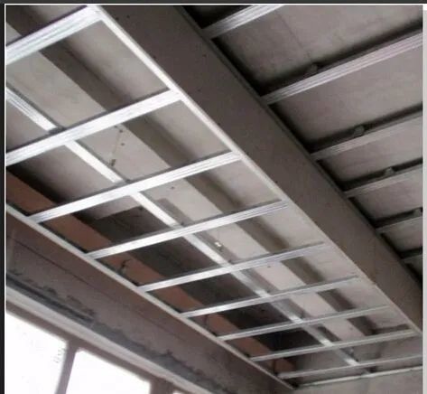 Material de divisória de parede de aço Canal de metal galvanizado para dobra a frio Canal de borda interna